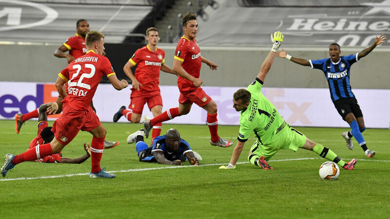 <a href='/de/daten/news/fussball/inter-mailand/' class='tag'>Inter Mailand</a> eliminiert Bayer Leverkusen